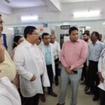 रामनगर अस्पताल में ई-रिक्शा से शव ढोने की घटना पर स्वास्थ्य विभाग सख्त, तीन सदस्यीय समिति करेगी जांच