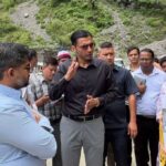 डीएम पंहुचे पाटा गांव, ग्राम पंचायत बमराड़ के पाटा गांव भू- धसाव का जियोलॉजिकल सर्वे कराने के डीएम  ने दिए निर्देश