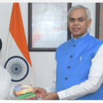 गुजरात के राज्यपाल से मिले,सहकारिता मंत्री, मेलों के शुभारंभ का दिया आमंत्रण