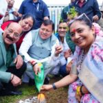 मुख्यमंत्री धामी और विधानसभा अध्यक्ष श्रीमती ऋतु खंडूडी भूषण ने गैरसैंण (भराड़ीसैंण) में “एक पेड़ माँ के नाम” अभियान के तहत पौधा रोपण किया
