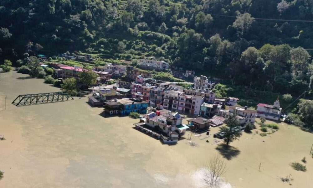 स्यानाचट्टी में बनी कृत्रिम झील को खोलने के प्रयास निरंतर जारी