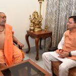 कनखल में शंकराचार्य स्वामी राजराजेश्वराश्रम महाराज से मिले मुख्यमंत्री धामी